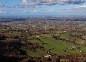 Vue sur le piémont du Mondarrain